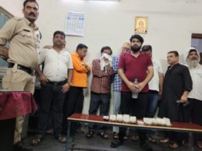 पूनम होटल में जुआ खेलते 12 जुआरी गिरफ्तार, कमरा बुक कर लगा रहे थे दाव तभी पुलिस ने मारा छापा