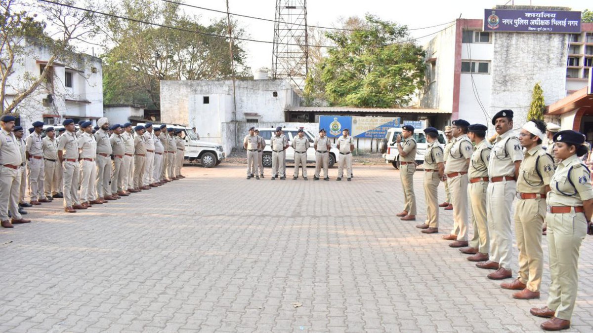 Video: होली से पहले दुर्ग पुलिस ने किया फ्लैग मार्च, माहौल बिगाडऩे वालों पर होगी सख्त कार्रवाई