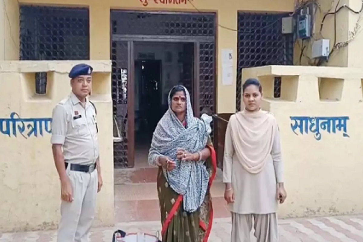 ग्राहक बनकर आई महिला ने की ज्वैलरी शॉप में चोरी, झटपट हजारों का माल किया पार… तरीका देख चौक जाएंगे आप!