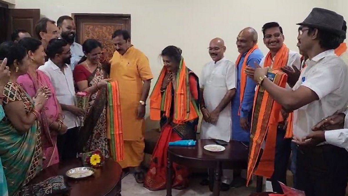 रिसाली निगम की पार्षद सीमा साहू ने कांग्रेस छोड़ BJP किया ज्वाइन, मेयर शशि सिन्हा पर लगाए गंभीर आरोप