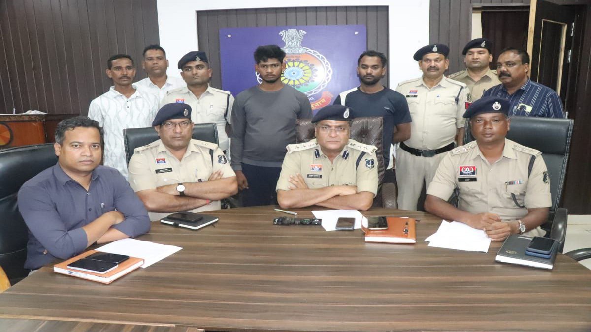 Breaking: अमलेश्वर में दोहरा हत्याकांड, विधवा प्रेमिका ने शादी के लिए कहा तो प्रेमी ने बेटे के साथ मारकर दोनों को कुएं में फेंका