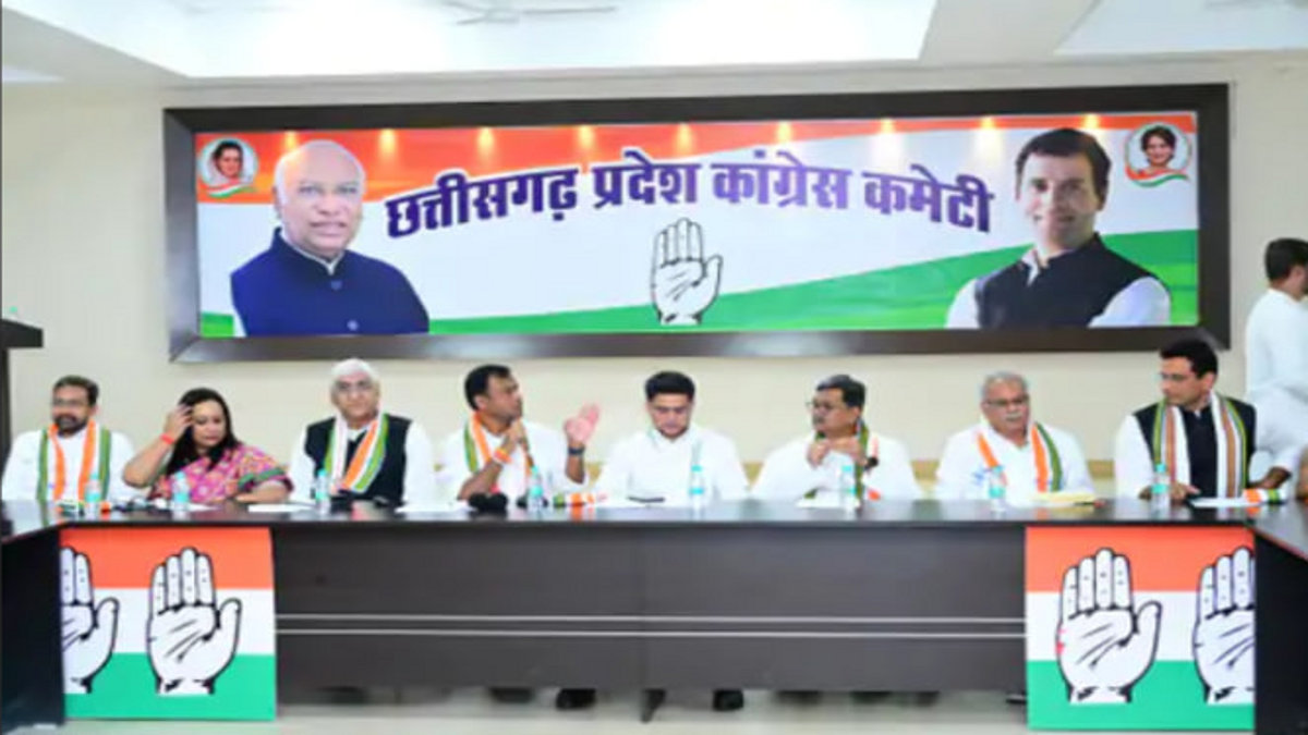 सचिन पायलट पहुंचे छत्तीसगढ़, नेता प्रतिपक्ष चरणदास महंत से पूछा– आप सीएम विष्णुदेव साय पर जुबानी हमला करने से क्यों बचते हैं, क्या उनसे डर लगता है?