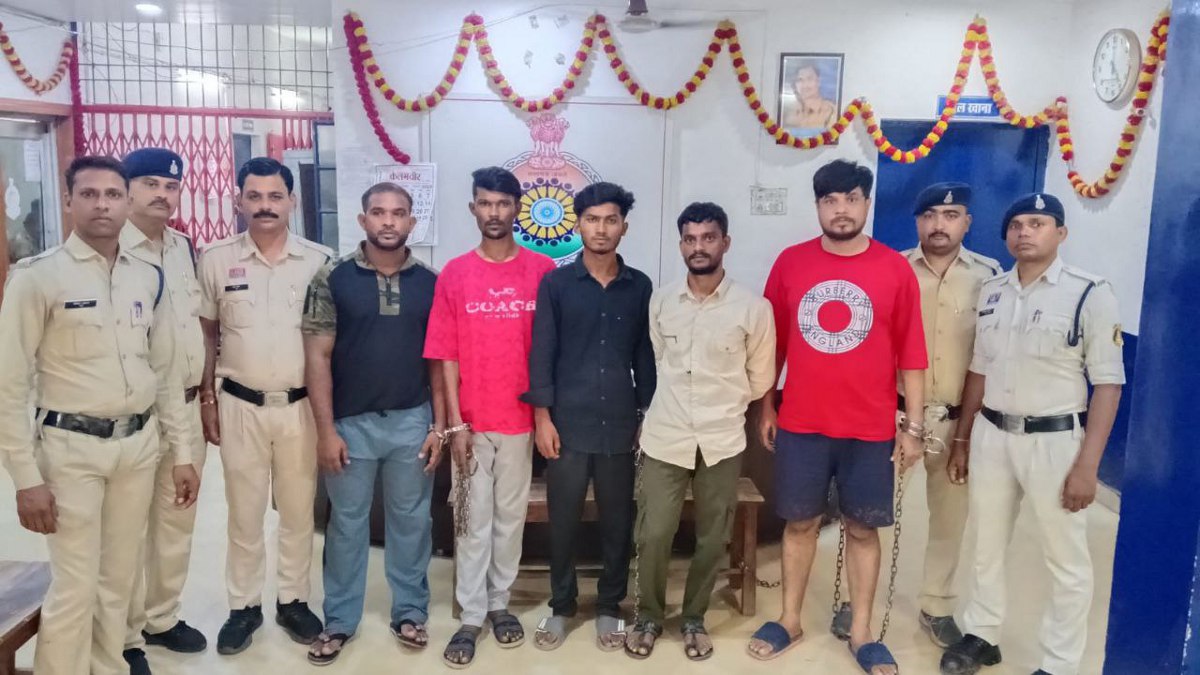 दुर्ग जिले में हथियार लेकर घूमने वाले 18 बदमाश गिरफ्तार, पुलिस ने आर्म्स एक्ट के तहत की प्रतिबंधात्मक कार्रवाई