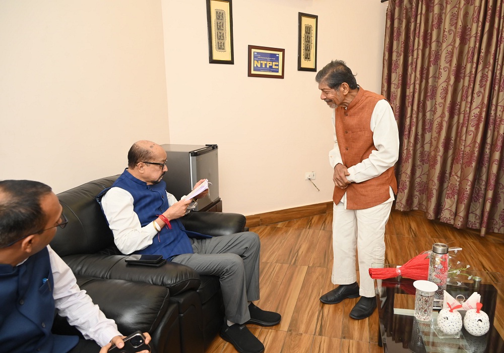 कलेक्टर ने पूर्व मंत्री जयसिंह अग्रवाल को भेजा नोटिस, फेसबुक पोस्ट पर जताई आपत्ति, बोले – डिलीट करें नहीं तो… मचा बवाल