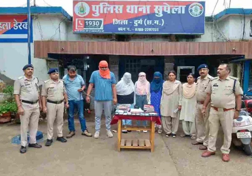स्पा सेंटर में चल रहा था सेक्स रैकेट, अचानक पहुंची पुलिस, फिर… इस हाल में महिला समेत 5 गिरफ्तार