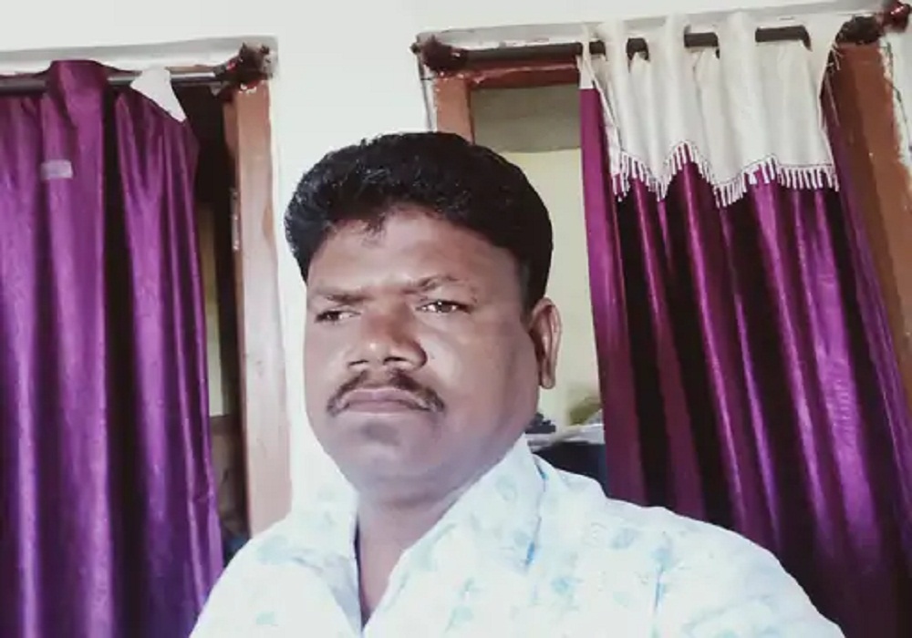 किसे KISS करूं और किसे I LOVE YOU कहूं… प्राचार्य ने महिला टीचर से की छेड़छाड़, दरवाजा बंद कर की अश्लील हरकत, फिर.. मचा हड़कंप