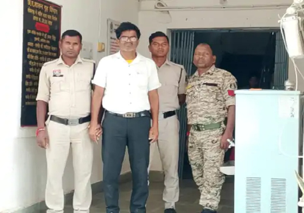 डंडे से पिटाई कर मासूम छात्रा का तोड़ा पैर, कोर्ट ने आरोपी हेडमास्टर को भेजा जेल, DEO ने किया निलंबित