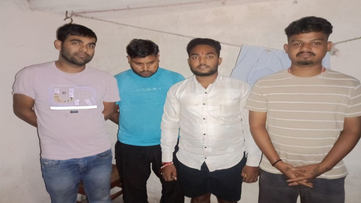 भिलाई 3 में जुआ खेलते 4 जुआरी गिरफ्तार, 52 पत्तों पर लगा रहे थे हार-जीत का दांव, पुलिस ने दबोचा