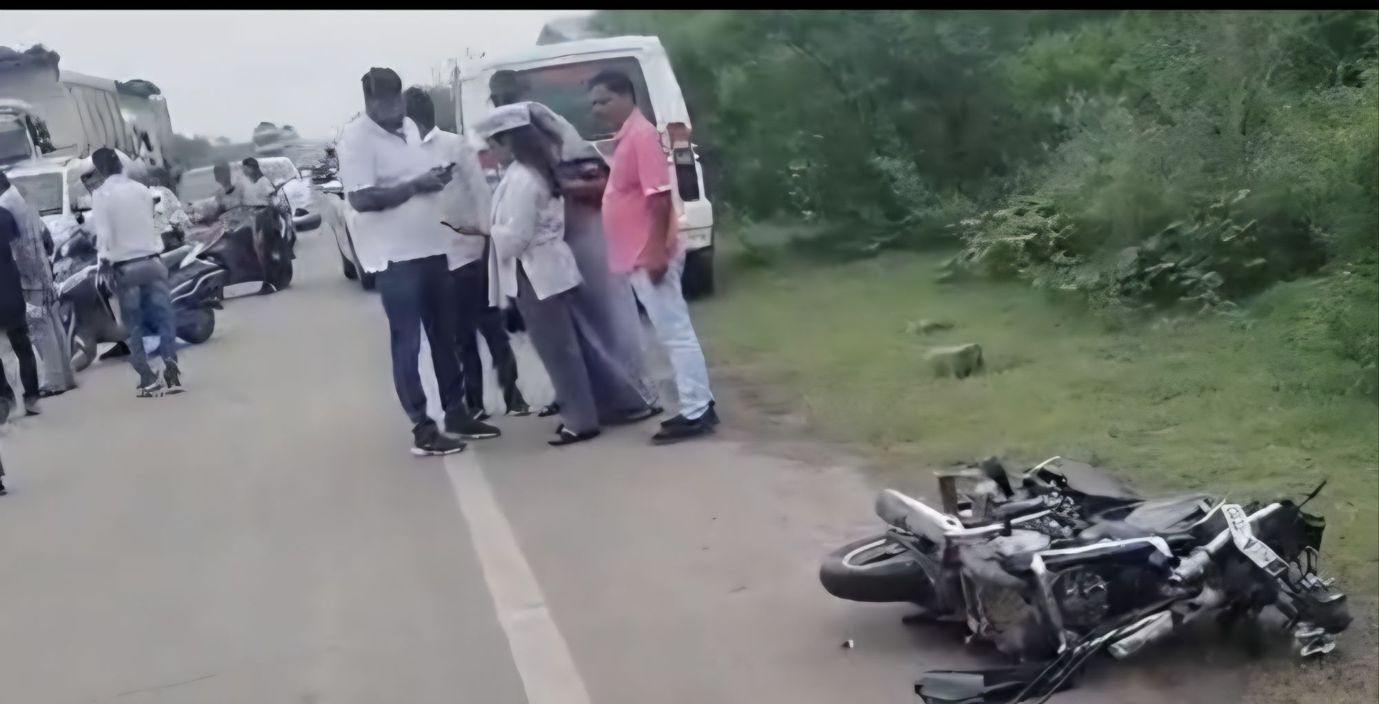 अकलतरा सड़क हादसे में नवविवाहिता की मौत, पति-देवर घायल