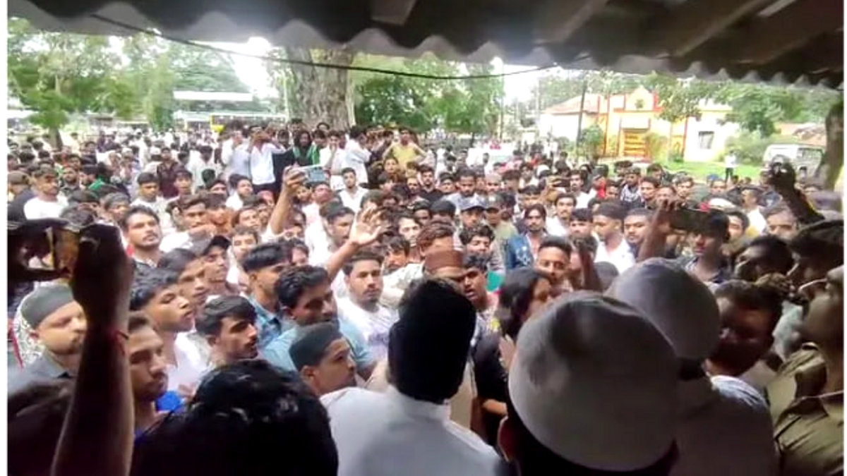 MP में गणेश उत्सव में जमकर बवाल, लव जिहाद की झांकी देख विशेष समुदाय ने किया पथराव