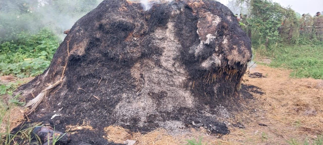 बलौदाबाजार में युवती की हत्या कर शव जलाने वाला साइकोपैथ प्रेमी गिरफ्तार – आरोपी महिला के कपड़ों में फोटो खींचता और 19 फर्जी इंस्टाग्राम अकाउंट चलाता था।