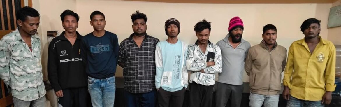 “रायपुर पुलिस की तड़के 4 बजे की दबिश कार्रवाई—निश्चय अभियान के तहत गिरफ्तार आरोपी और जब्त नशीले पदार्थ।”