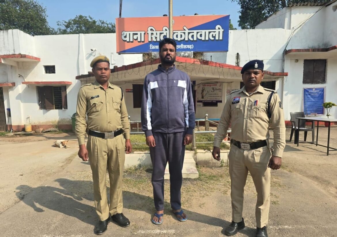 जशपुर पुलिस द्वारा हरियाणा से गिरफ्तार अंतर्राज्यीय शराब तस्कर कर्ण शर्मा और जब्त अवैध शराब की जानकारी