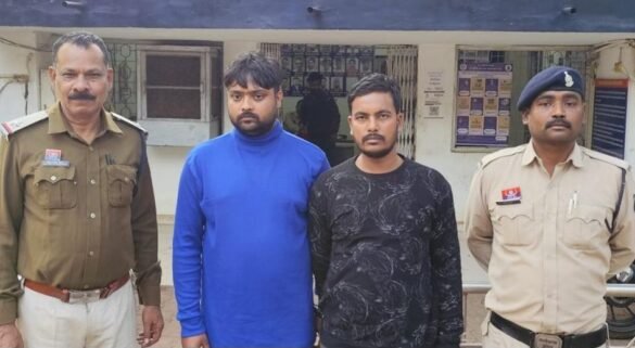 "जामुल गोलीकांड में गिरफ्तार झारखंड के दो शूटरों को पुलिस ने हथियारों सहित बरामद किया"