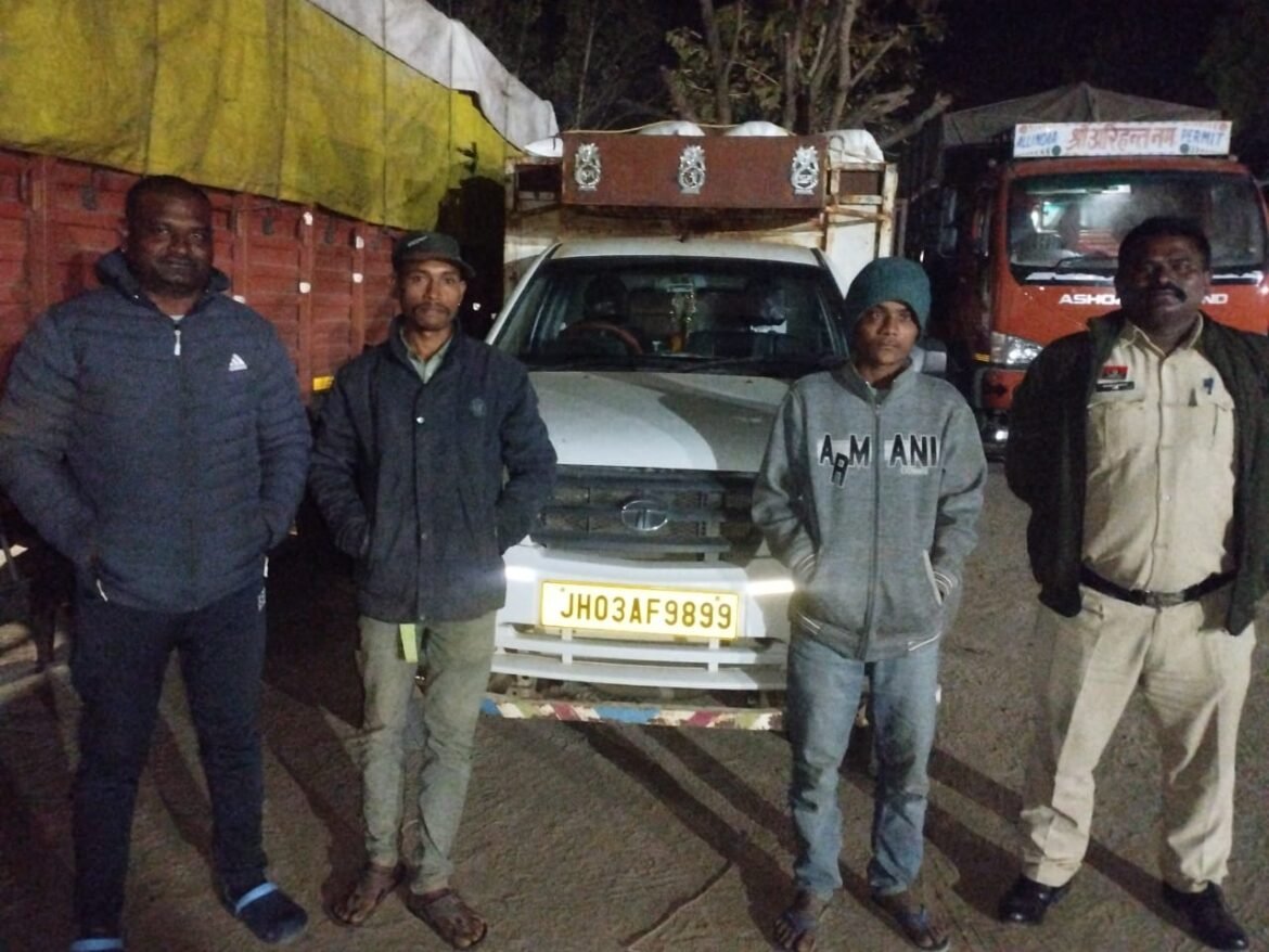 जशपुर पुलिस द्वारा अवैध धान से भरी पिकअप जब्त