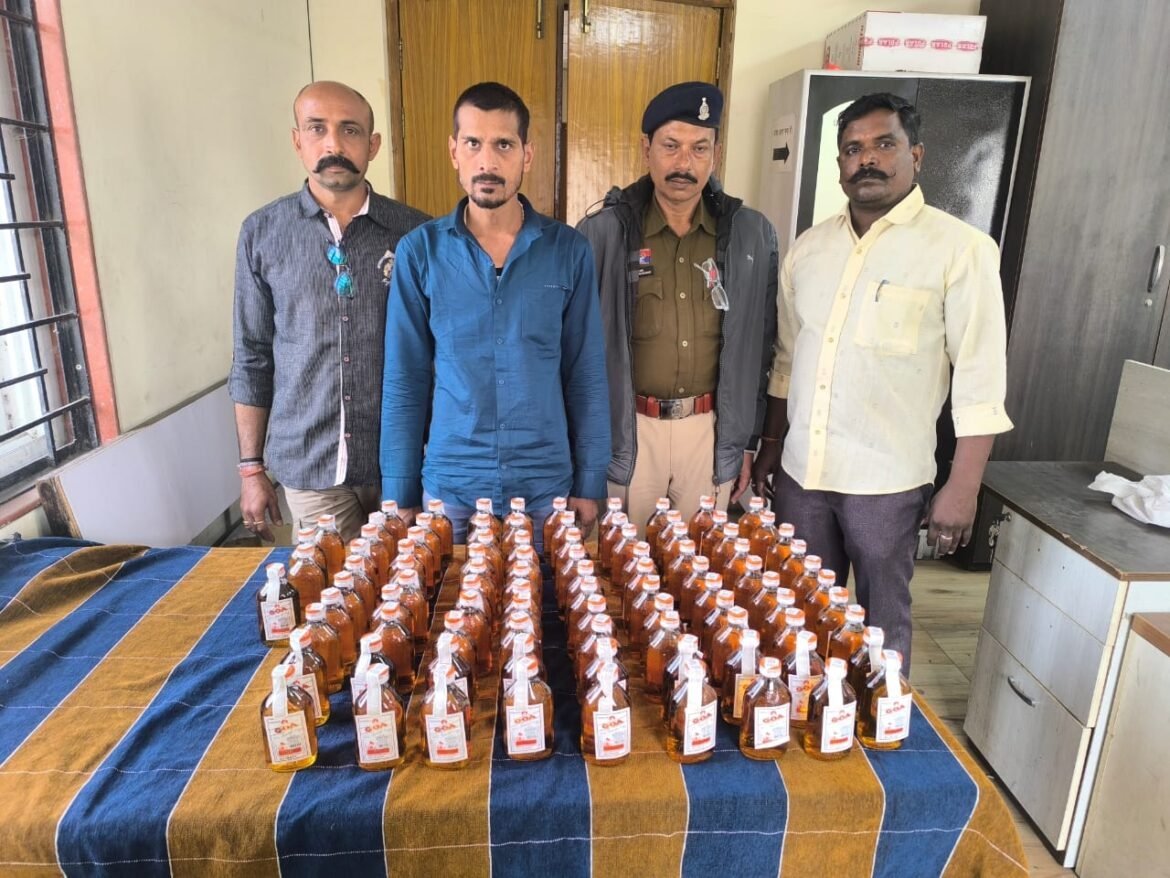 रायपुर पुलिस द्वारा अवैध शराब के साथ गिरफ्तार आरोपी