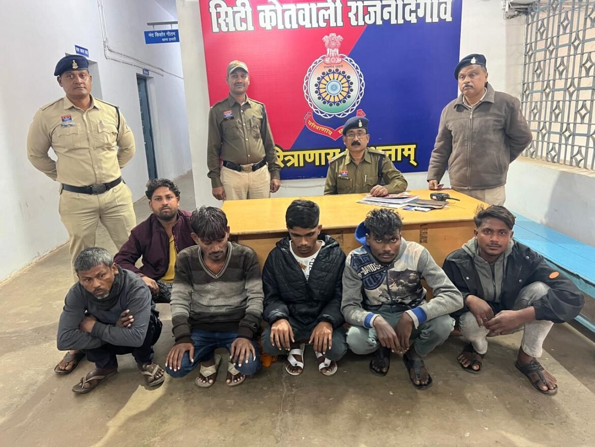 राजनांदगांव पुलिस चेकिंग अभियान में 36 गुंडा-बदमाशों को गिरफ्तार करती हुई कार्रवाई