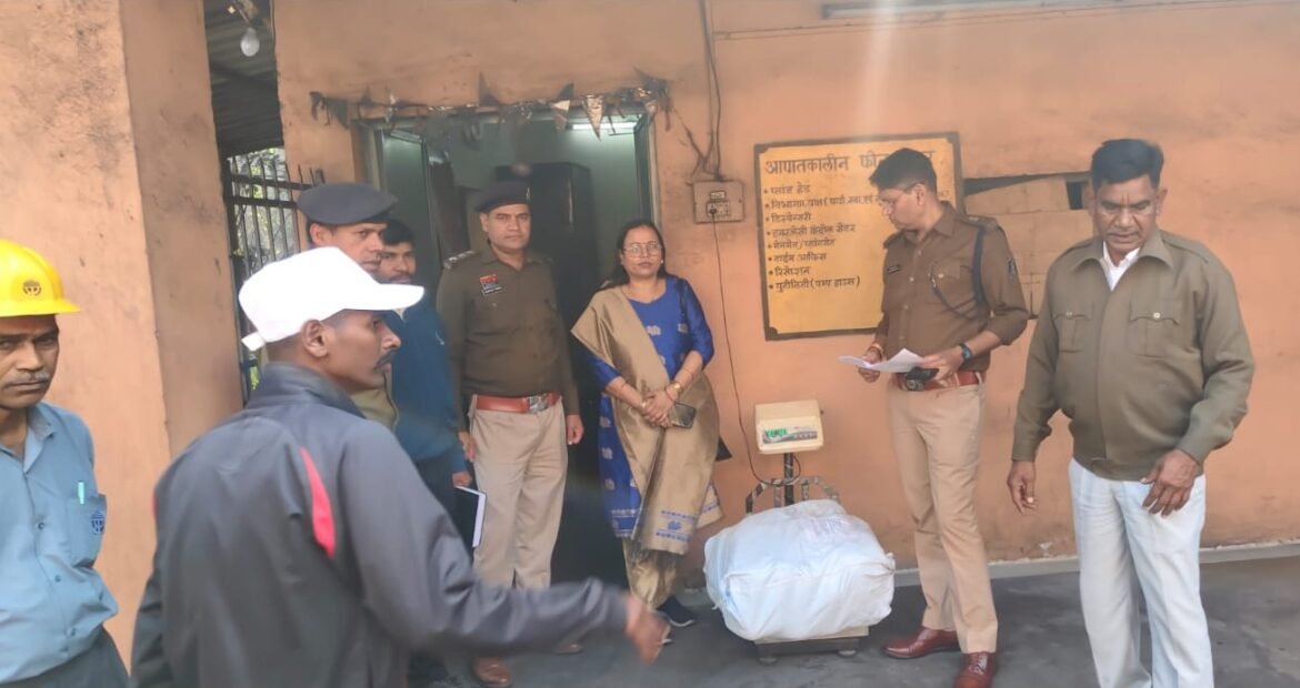 PIL चांपा प्लांट में जप्त मादक पदार्थों का नष्टीकरण करते अधिकारी