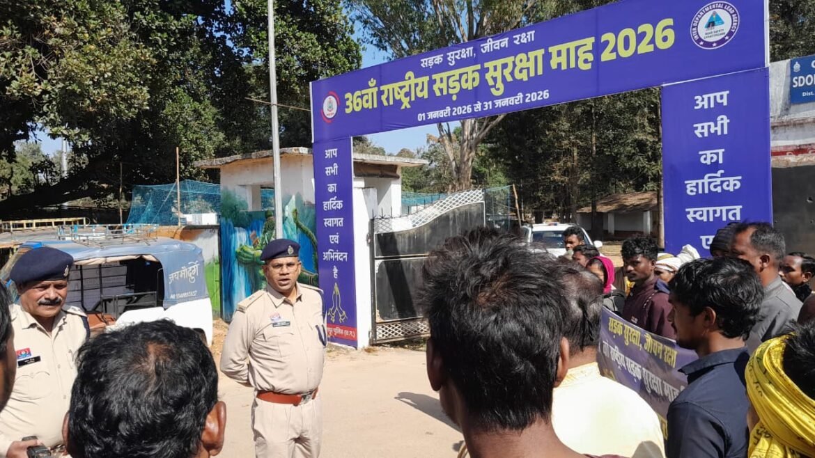 जशपुर में यातायात जागरूकता के लिए ऑटो चालकों की रैली