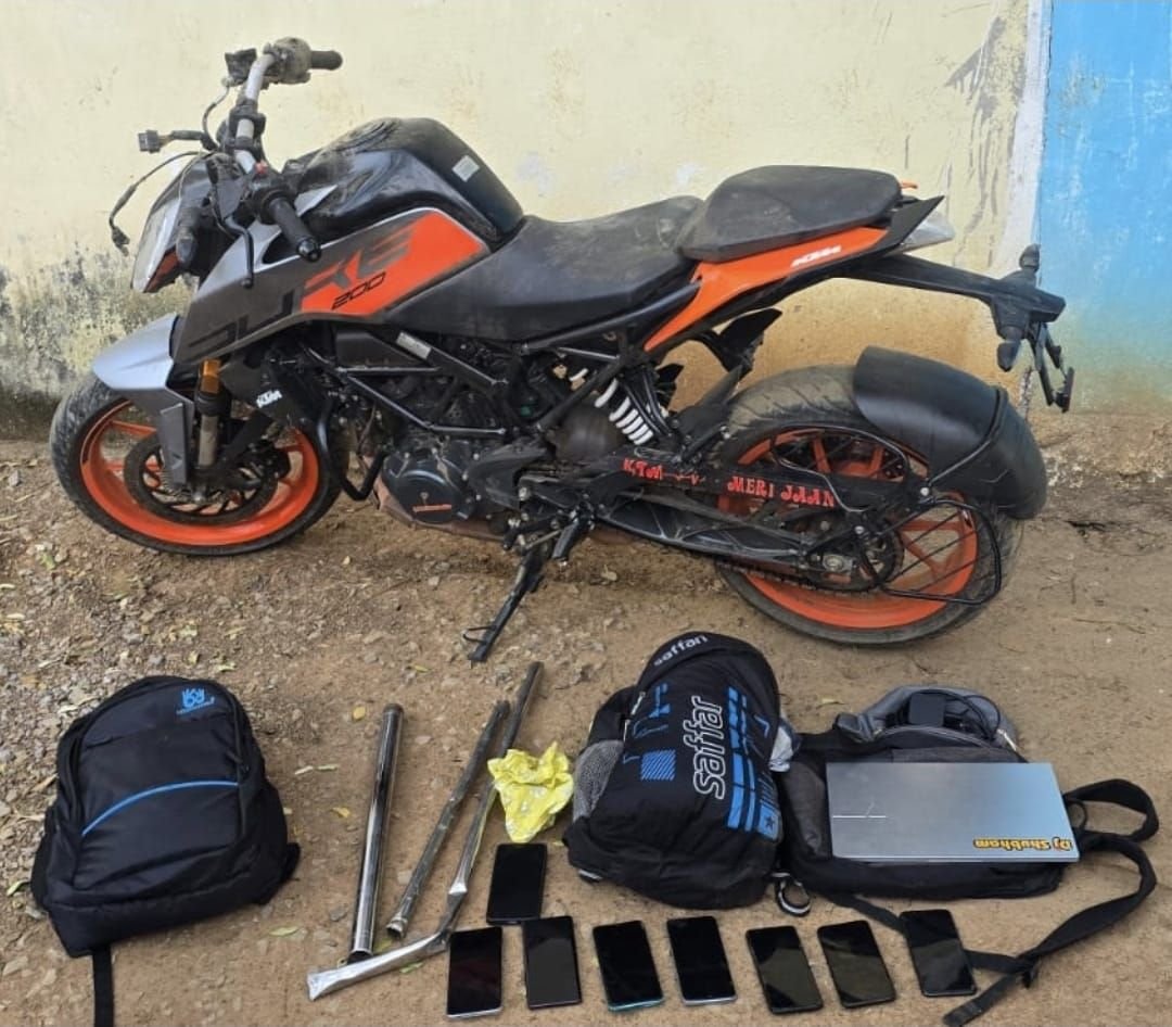 जांजगीर चांपा पुलिस मुठभेड़ में घायल बदमाश और मौके पर तैनात पुलिस बल