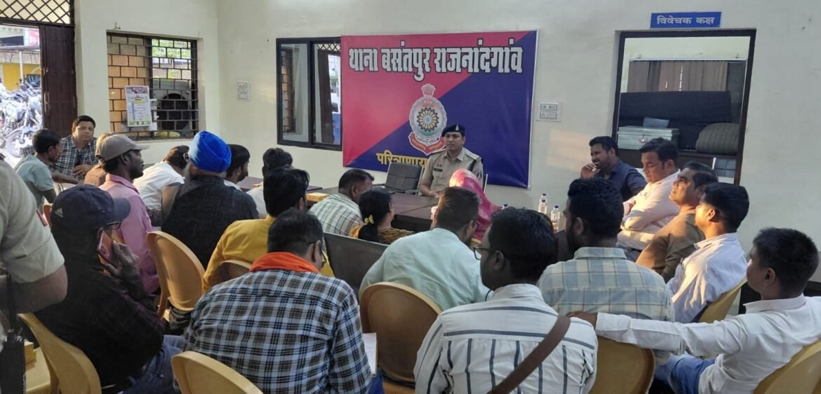 दुर्ग जिला न्यायालय में आयोजित राष्ट्रीय लोक अदालत का दृश्य