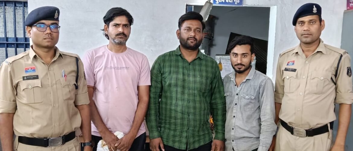 दुर्ग में पुलिस द्वारा जब्त किया गया अवैध कबाड़