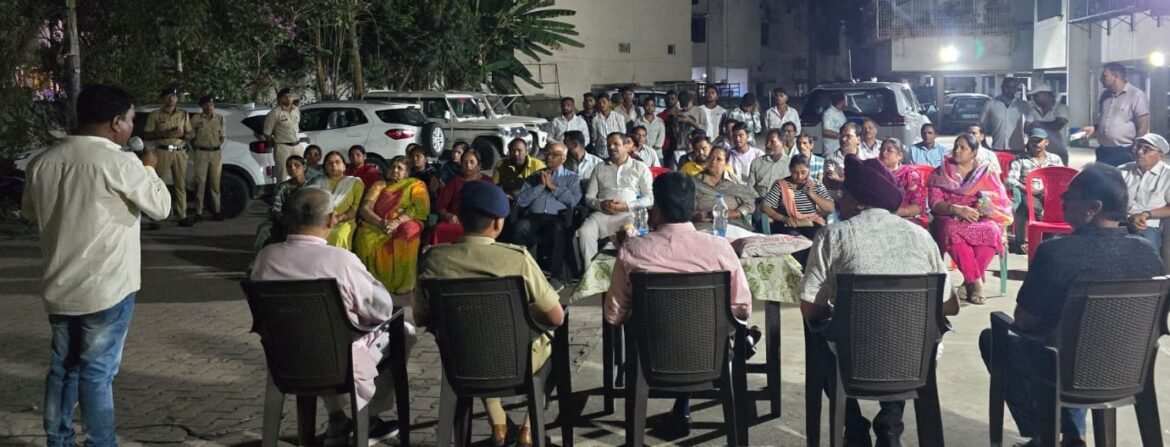 अंबा कॉलोनी में पुलिस और नागरिकों की बैठक