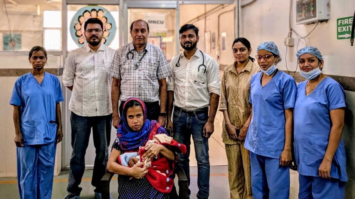 दुर्ग जिला अस्पताल में इलाज के बाद स्वस्थ हुआ नवजात शिशु