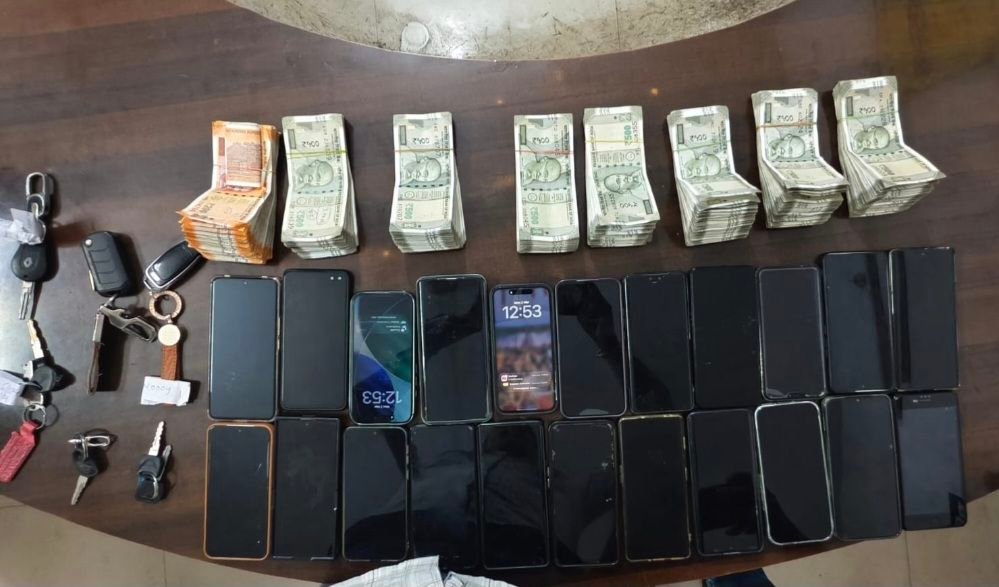 अमलेश्वर स्थित कृष्णा वाटिका रिसॉर्ट में जुआ खेलते आरोपियों पर पुलिस की छापेमारी