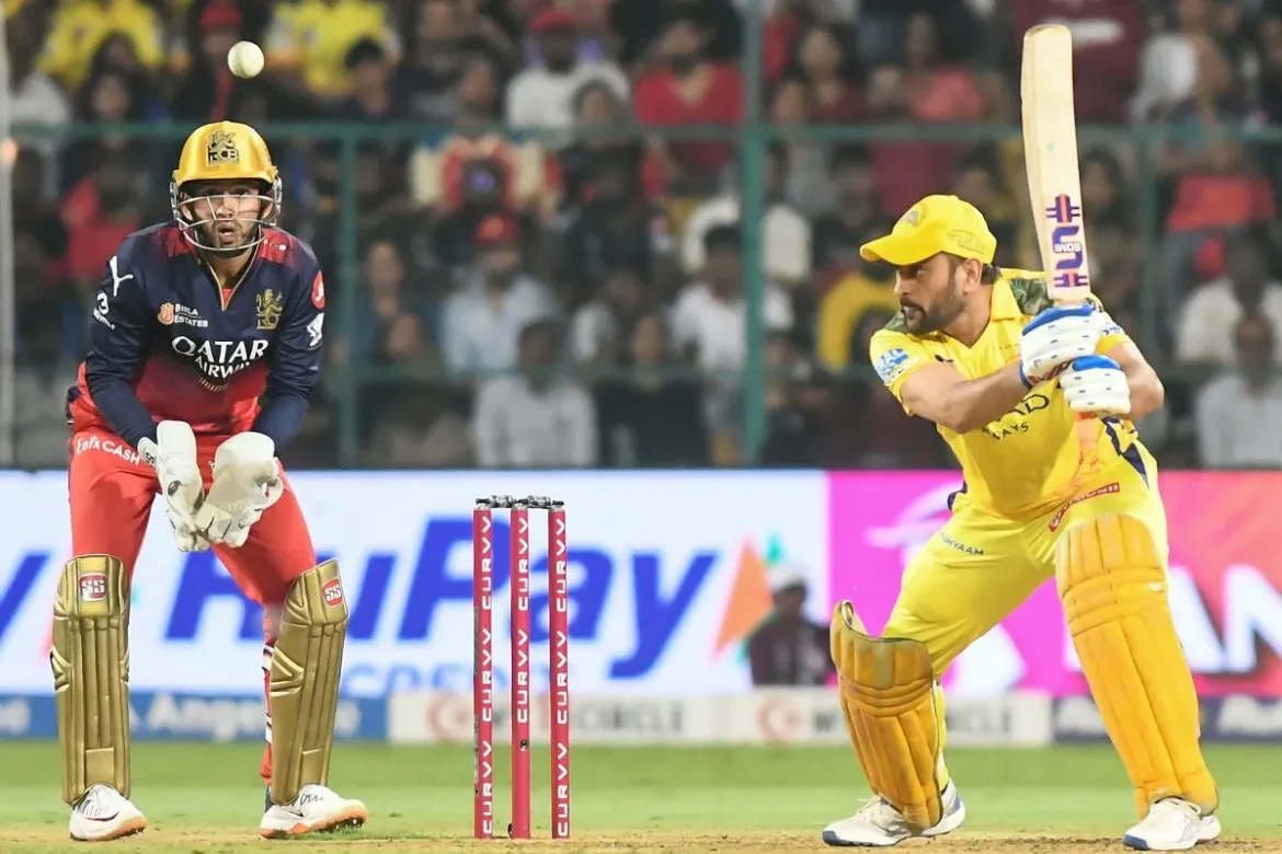RCB vs CSK मैच के दौरान चिन्नास्वामी स्टेडियम में खेल का दृश्य