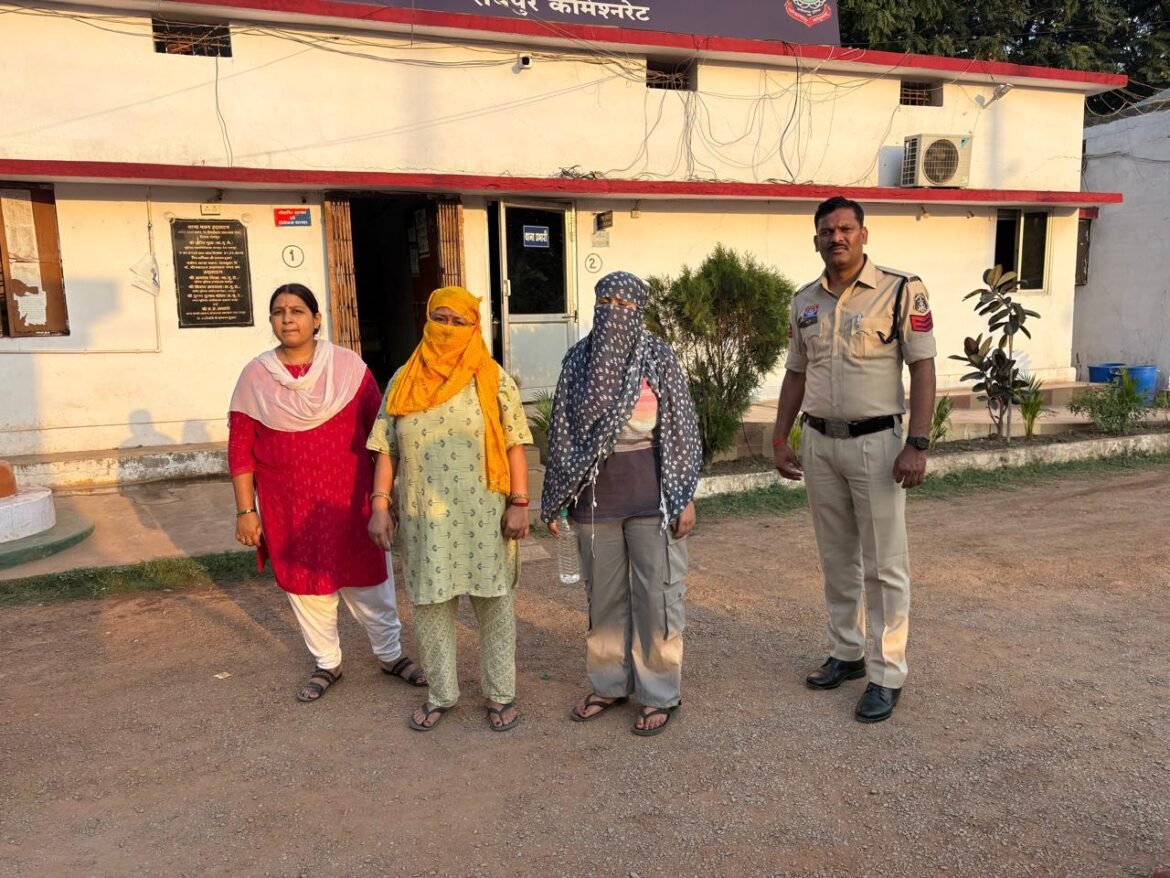 रायपुर डीडीनगर हत्या मामले में पुलिस द्वारा गिरफ्तार आरोपी, जांच करते अधिकारी और क्राइम सीन