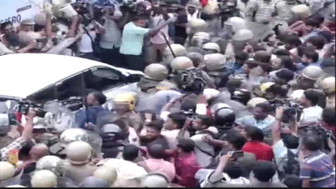 केरलम के पूर्व मुख्यमंत्री पिनारई विजयन के घर ED Raid