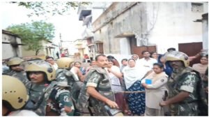 दुर्ग में चला अतिक्रमण पर बुलडोजर, रेलवे लाइन के किनारे चार अवैध दुकानों को ढहाया
