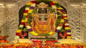  अयोध्या राम मंदिर में चढ़ावे के 7 करोड़ चोरी, मंदिर के कर्मचारी के घर से मिले 10 लाख, गोबर में छिपाकर रखे थे पैसे