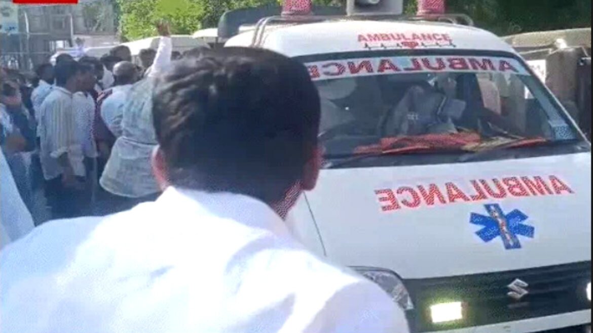 महाराष्ट्र में हनुमान मंदिर की निर्माणाधीन छत गिरी, 7 लोगों की मौत