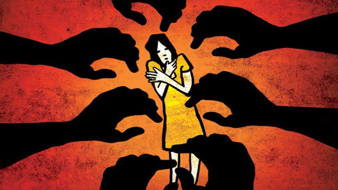 आयतें पढ़कर फूंकता फिर करता रेप, वायुसेना अधिकारी की पत्नी का जबरन धर्मांतरण कराने की कोशिश