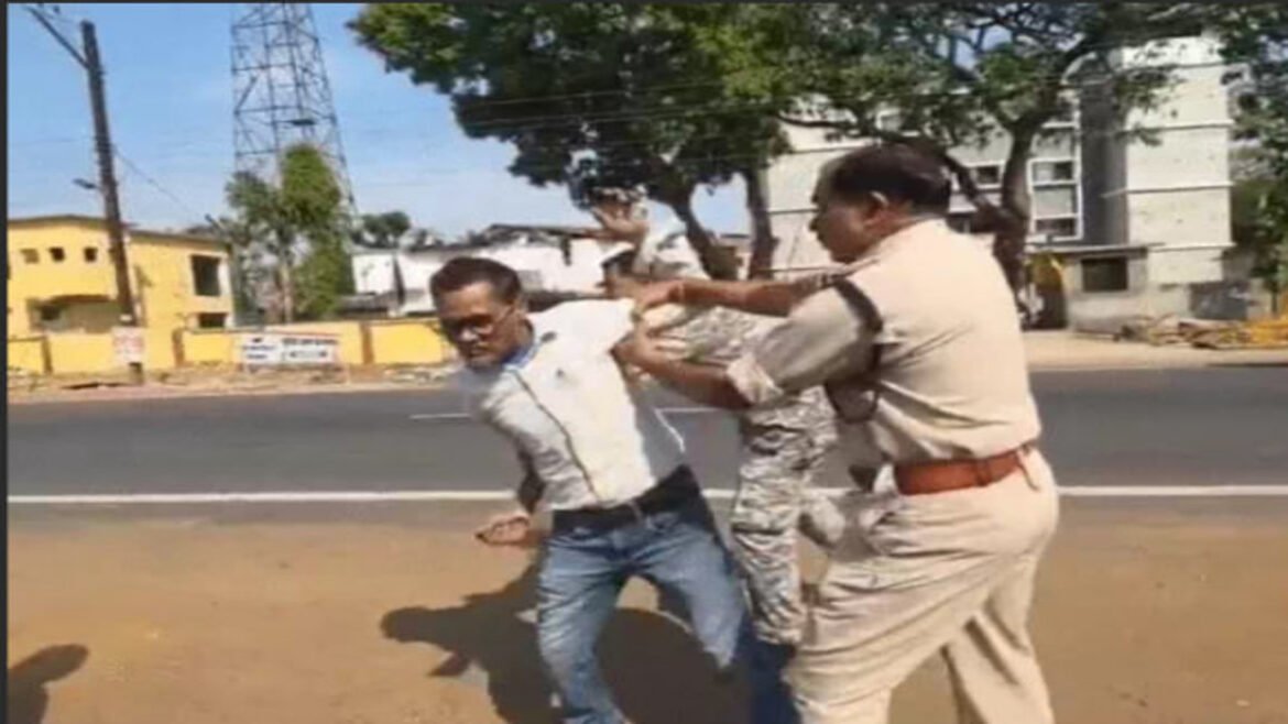 छत्तीसगढ़ में सरकारी अस्पताल के डॉक्टर का शराब के नशे में हाई वोल्टेज ड्रामा