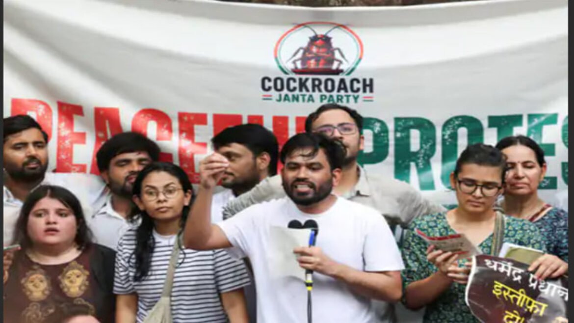 NEET पेपर लीक विवाद पर CJP ने दिल्ली के जंतर-मंतर पर बड़ा प्रदर्शन किया। संगठन ने शिक्षा मंत्री के इस्तीफे की मांग करते हुए सरकार को पांच दिन का अल्टीमेटम दिया।