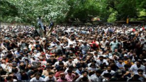 NEET पेपर लीक पर कॉकरोच जनता पार्टी का प्रदर्शन, सरकार के लिए हम कीड़े-मकोड़े लेकिन लड़ने में सक्षम