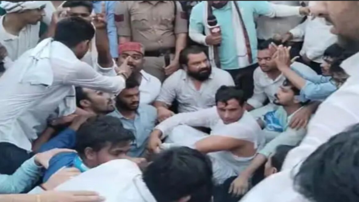 NEET पेपर लीक प्रदर्शन, नए विवाद में घिरे भिलाई विधायक देवेंद्र, पुलिस ने किया FIR