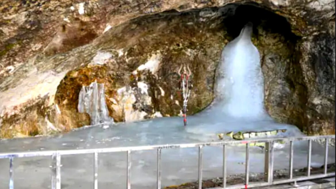 अमरनाथ यात्रा 2026: उपराज्यपाल मनोज सिन्हा ने की बाबा बर्फानी की पहली पूजा