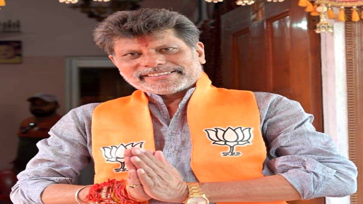 छत्तीसगढ़ प्रदेश भाजपा अध्यक्ष किरण सिंह देव सड़क हादसे में घायल, उनकी गाड़ी, ट्रक में घुसी