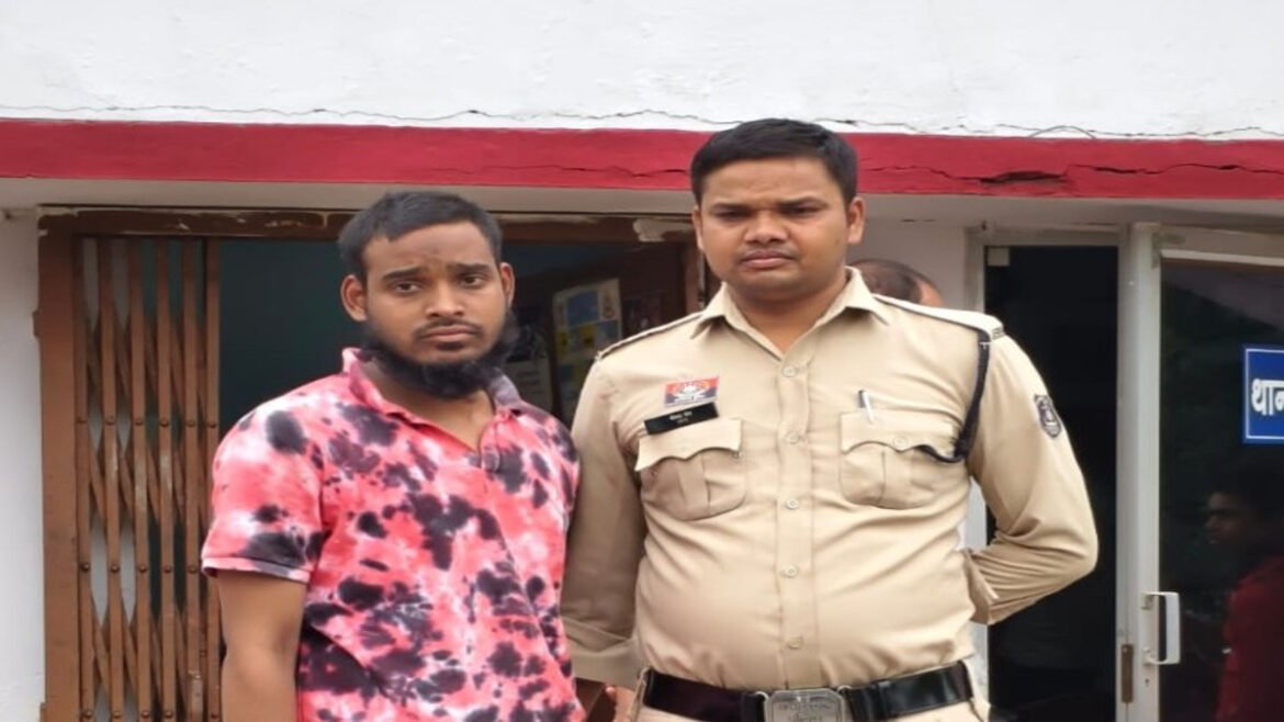 रेलवे की परीक्षा में नकल करते कैंडिडेट गिरफ्तार, अंडरगारमेंट में छिपाकर लाया था मोबाइल