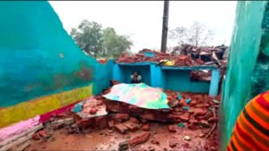 नकटी के विस्थापितों ने घेरा मंत्री ओपी का बांग्ला, पुलिस के साथ झुमाझटकी, फाड़े बैनर, पोस्टर