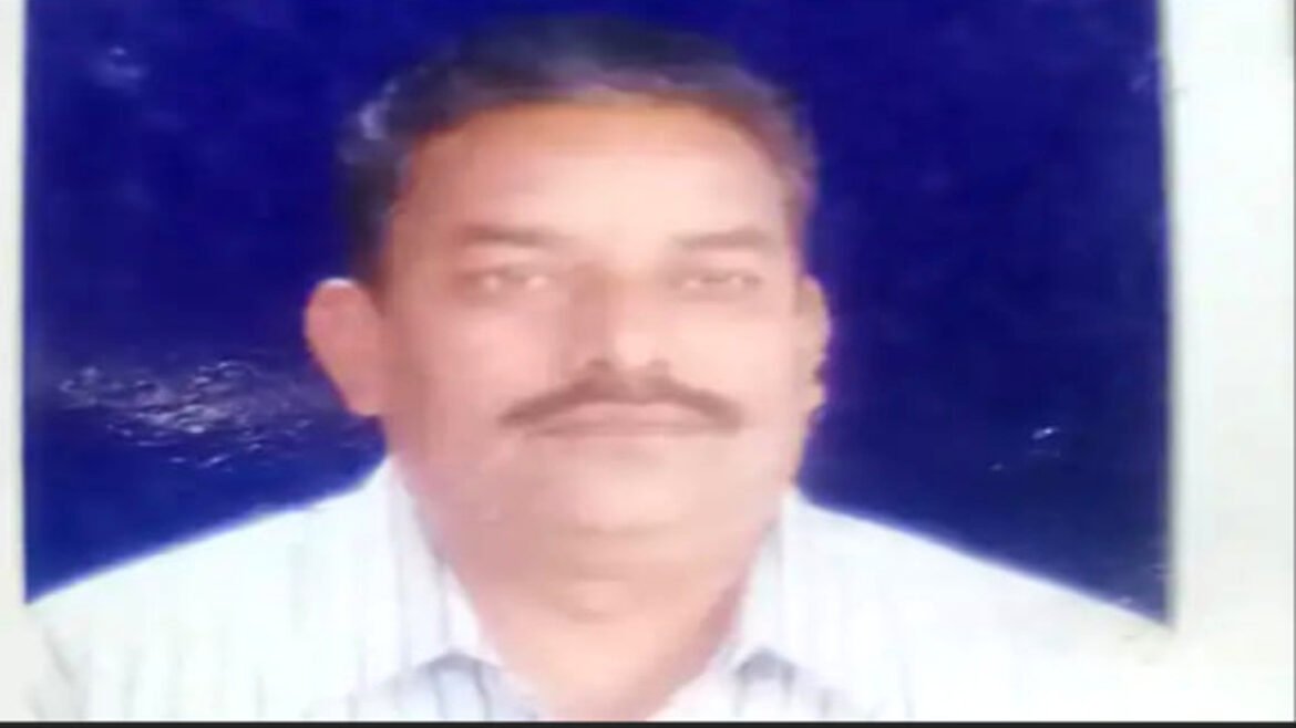 रिटायर्ड सब इंस्पेक्टर ने घर में लगाई फांसी, पत्नी ने खिड़की से देखा शव