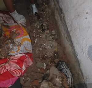 पति शराब पीकर मारता था, पत्नी ने हत्या कर बाथरूम में दफनाया शव
