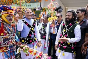 मुख्यमंत्री साय ने हरेली तिहार पर कृषि औजारों और गौवंश की पूजा की