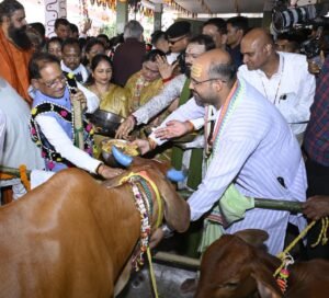 मुख्यमंत्री साय ने हरेली तिहार पर कृषि औजारों और गौवंश की पूजा की
