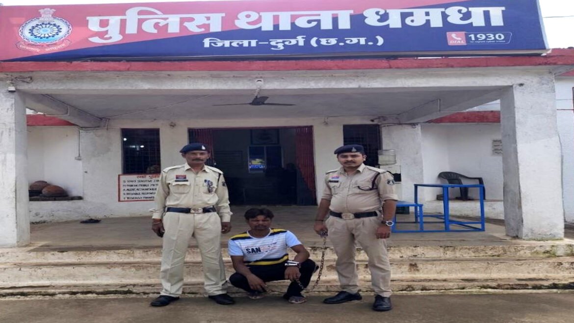पत्नी के मजदूरी करने से नाराज पति ने घर में लगाई आग, पुलिस ने किया गिरफ्तार