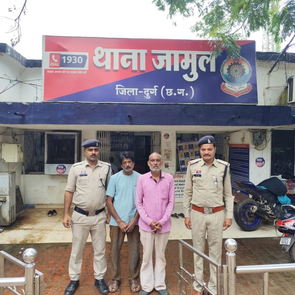 मेडिकल इमजेंसी का झांसा देकर खातों में मंगाया पैसा, कैश लेते ही अकाउंट हुआ होल्ड